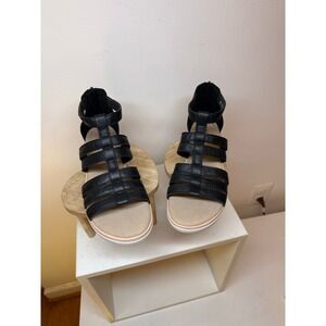 CLARKS BLACK LEATHER COMFY SANDALS.  GREAT QUALITY! BRAND NEW. WOMENS SIZE 8.5